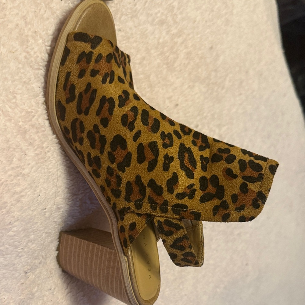 Vera Wang Leopard Print Heels